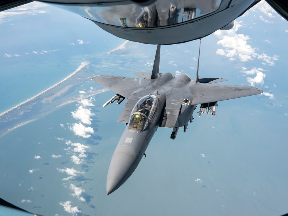 459ARW Refuels 4FW