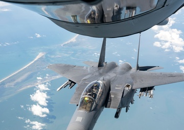 459ARW Refuels 4FW