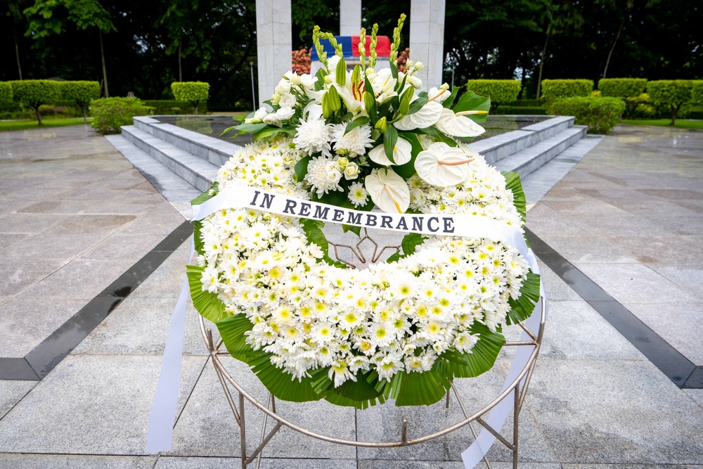COMPACFLT Lays a Wreath at the Tomb of the Unknown Soldier in Manila, Philippines