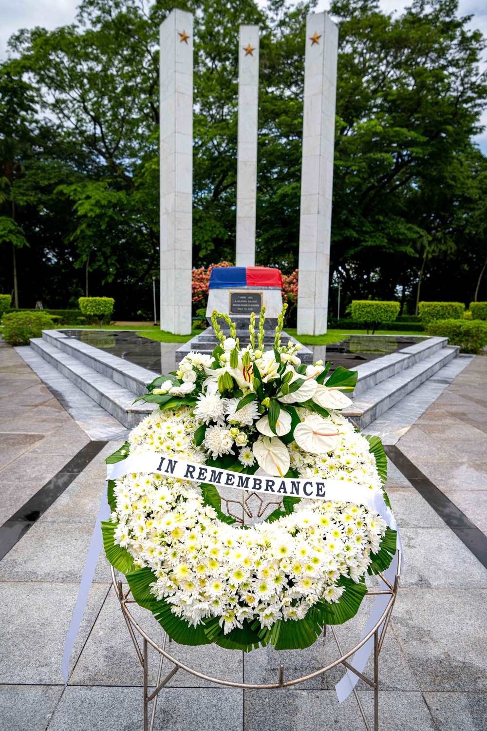 COMPACFLT Lays a Wreath at the Tomb of the Unknown Soldier in Manila, Philippines