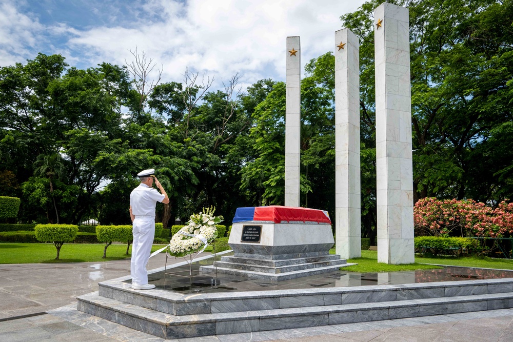 COMPACFLT Lays a Wreath at the Tomb of the Unknown Soldier in Manila, Philippines