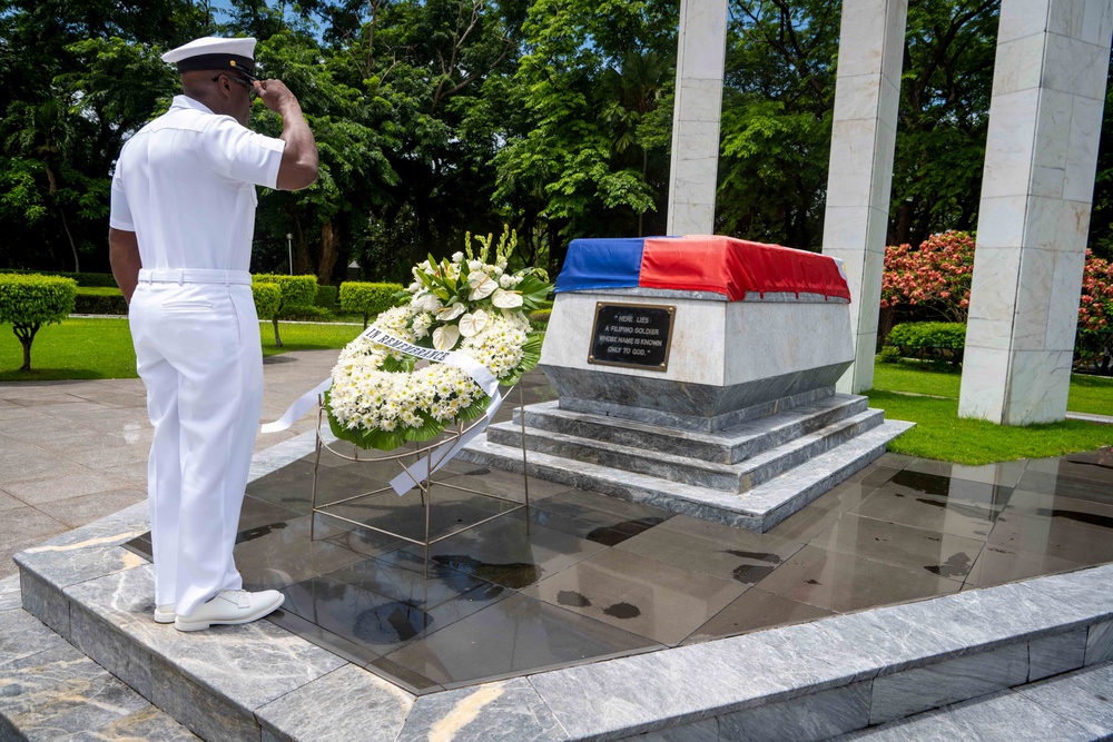 COMPACFLT Lays a Wreath at the Tomb of the Unknown Soldier in Manila, Philippines