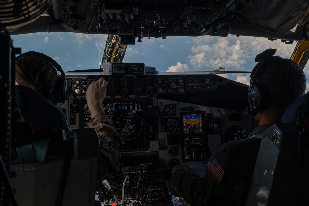 459ARW Refuels 4FW