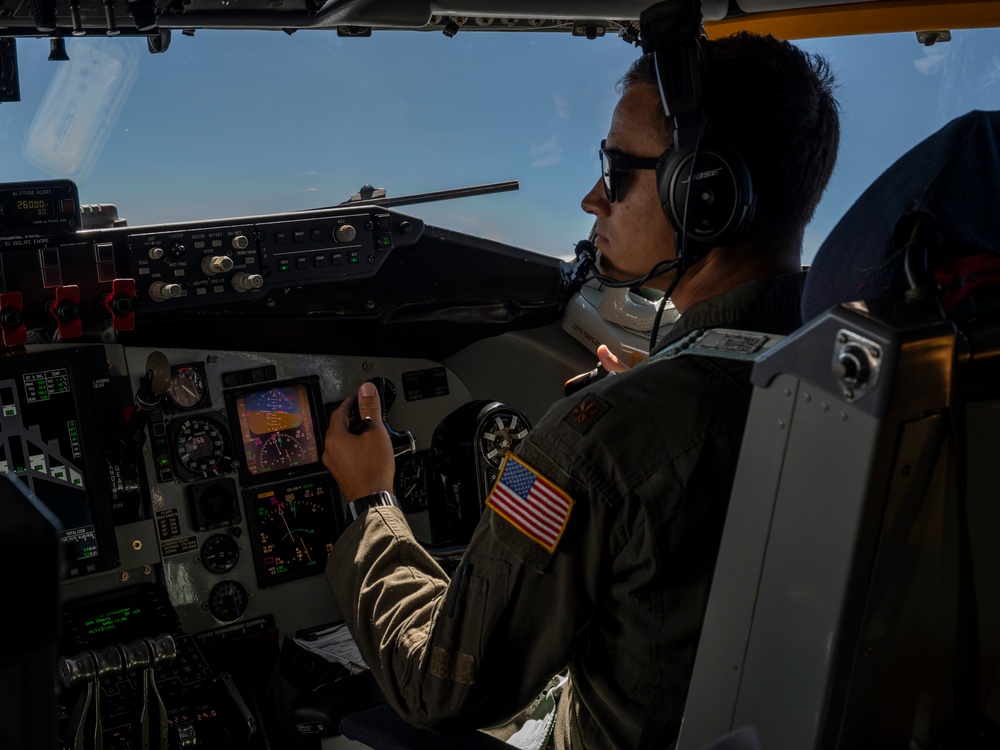 459ARW Refuels 4FW