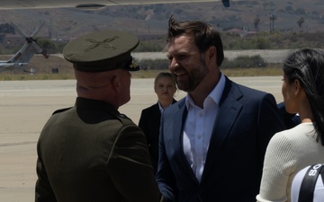 VPOTUS &amp; SLOTUS Arrive to MCB Camp Pendleton