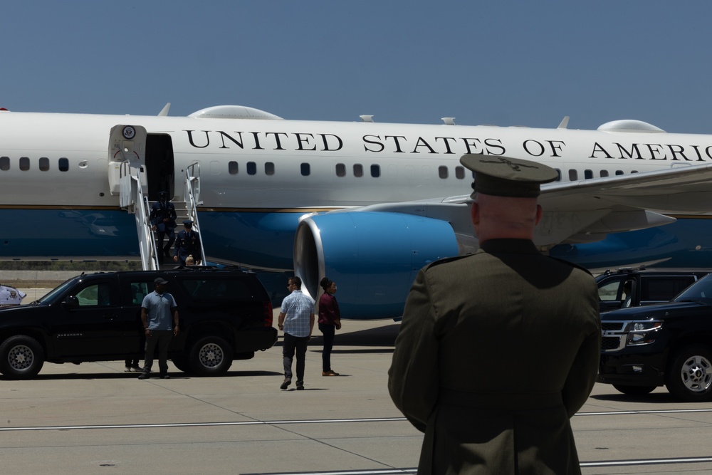 VPOTUS &amp; SLOTUS Arrive to MCB Camp Pendleton