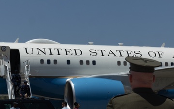 VPOTUS &amp; SLOTUS Arrive to MCB Camp Pendleton
