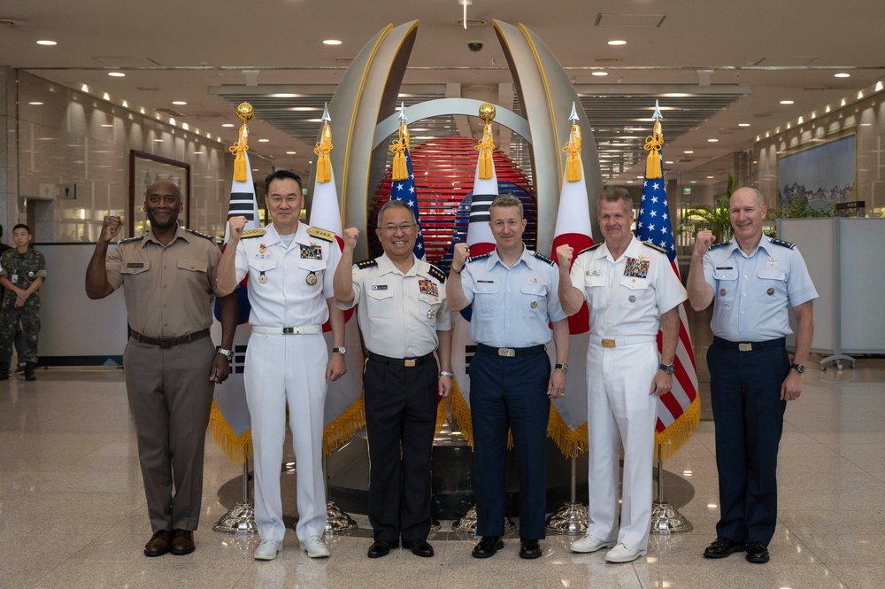 U.S. Indo-Pacific Commander Joins Trilateral Chiefs of Defense in South Korea