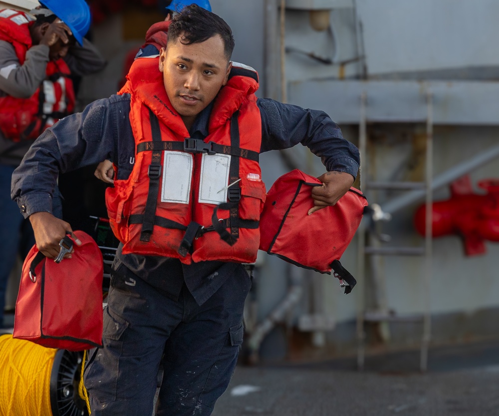 Cole Conducts Routine Operations in Caribbean Sea