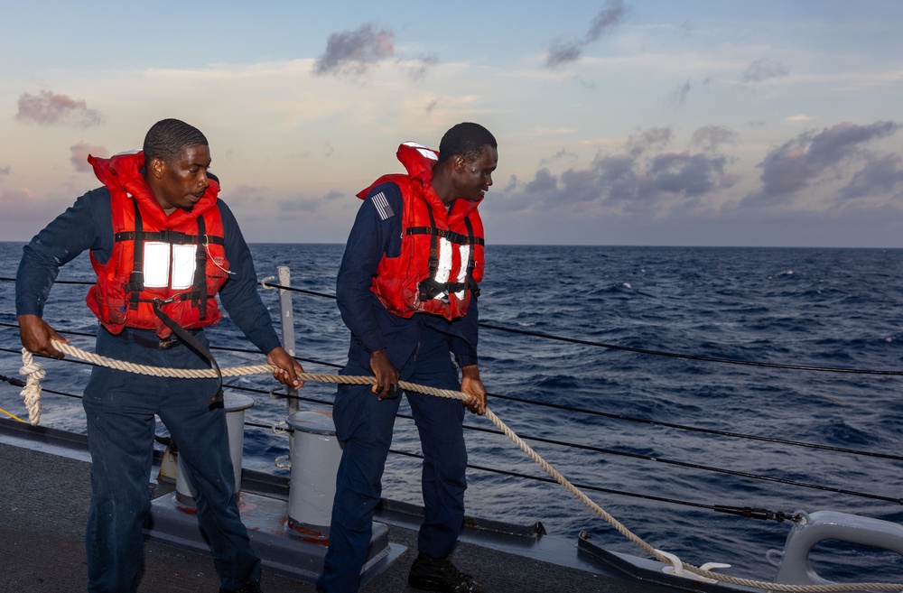 Cole Conducts Routine Operations in Caribbean Sea