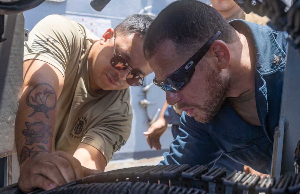 Cole Conducts Routine Operations in Caribbean Sea