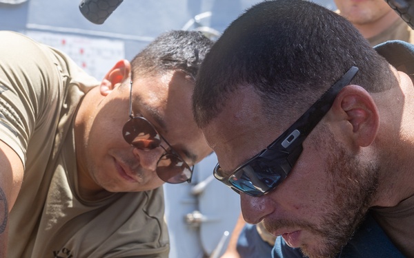 Cole Conducts Routine Operations in Caribbean Sea