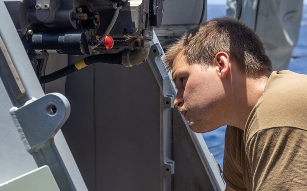 Cole Conducts Routine Operations in Caribbean Sea