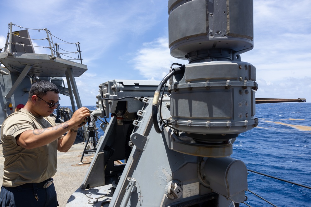 Cole Conducts Routine Operations in Caribbean Sea