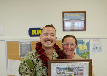 Musician 1st Class Chris Garten Presented with Farewell Gift