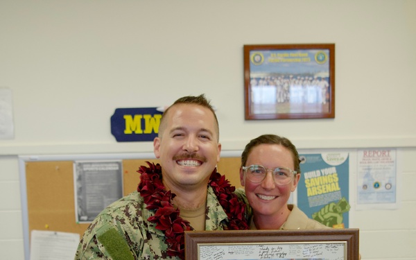 Musician 1st Class Chris Garten Presented with Farewell Gift