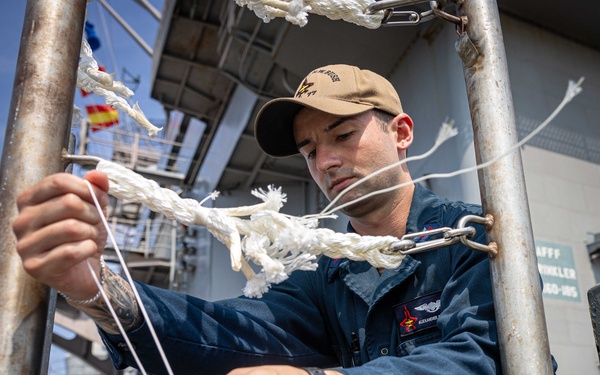 Daily Operations Aboard USS George H.W. Bush (CVN 77)