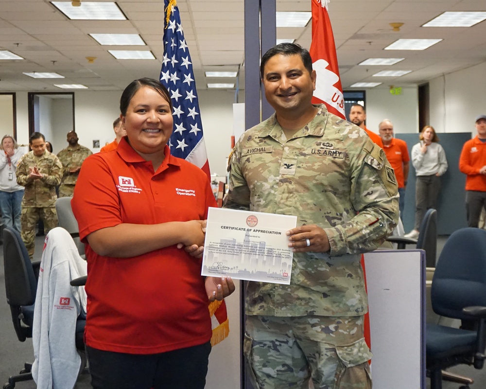 USACE employee receives certificate of appreciation