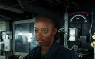 USS Bainbridge (DDG 96) Sailor on the Bridge