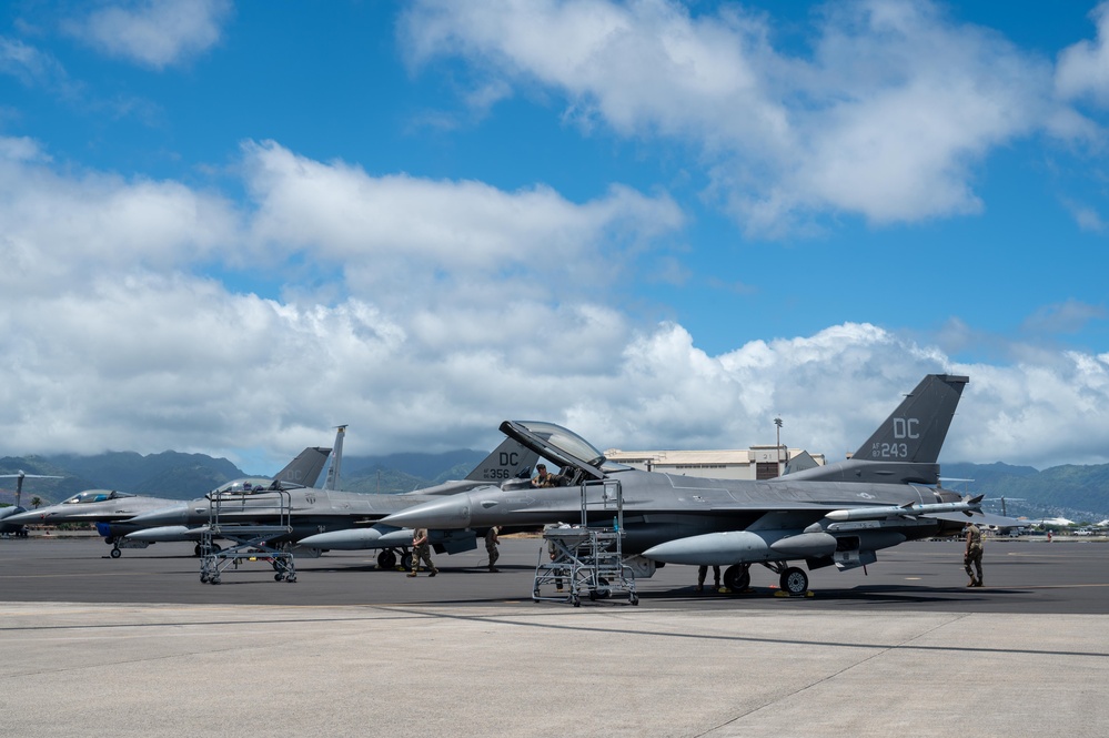 F-16s arrive at Hickam supporting REFORPAC