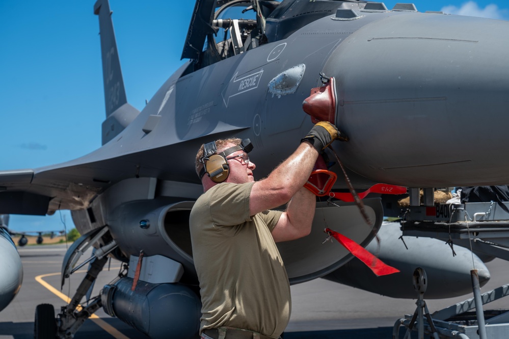 F-16s arrive at Hickam supporting REFORPAC