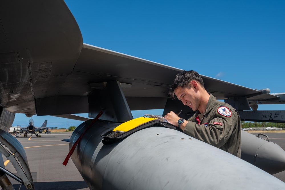 F-16s arrive at Hickam supporting REFORPAC