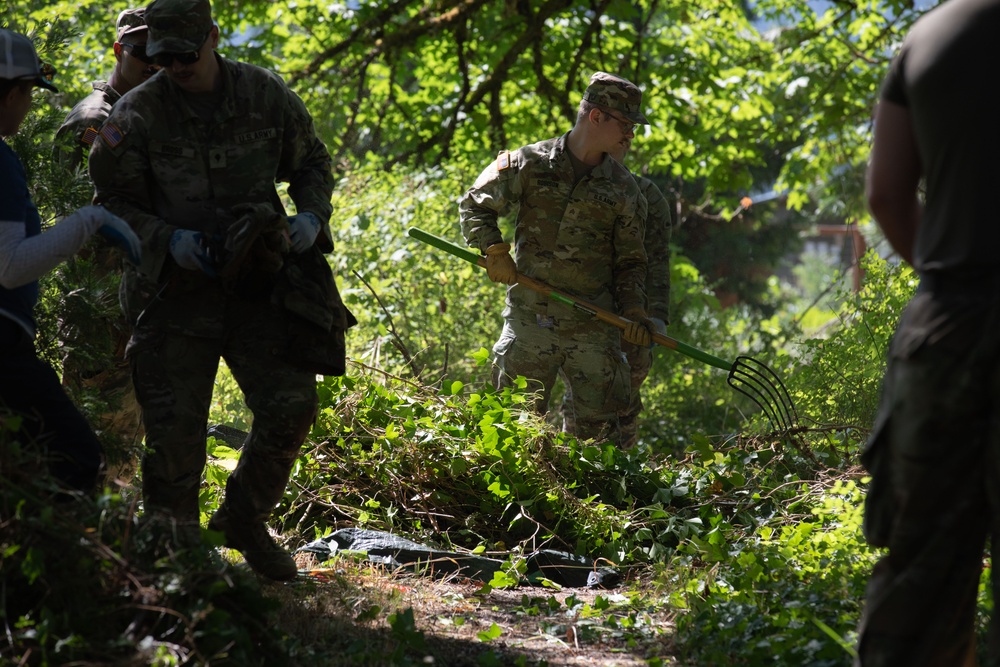 Oregon Army National Guard Community Park Cleanup