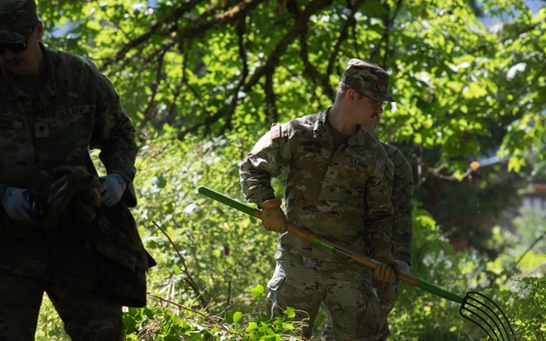 Oregon Army National Guard Community Park Cleanup