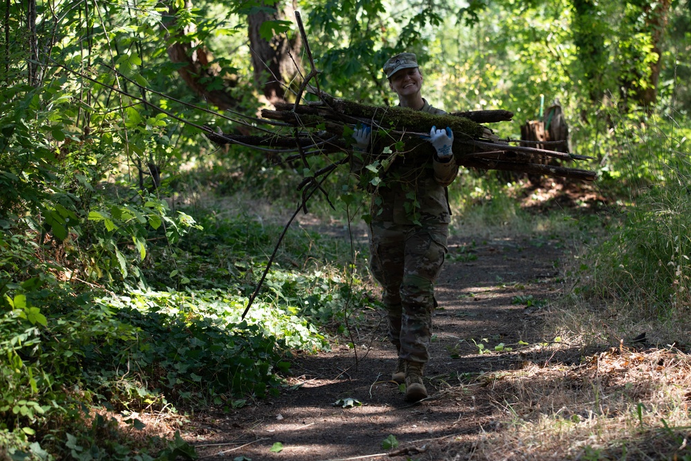 Oregon Army National Guard Community Park Cleanup