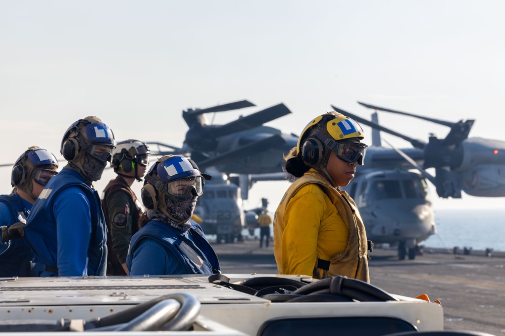 USS Iwo Jima conducts flight operations with new CH-53K King Stallion