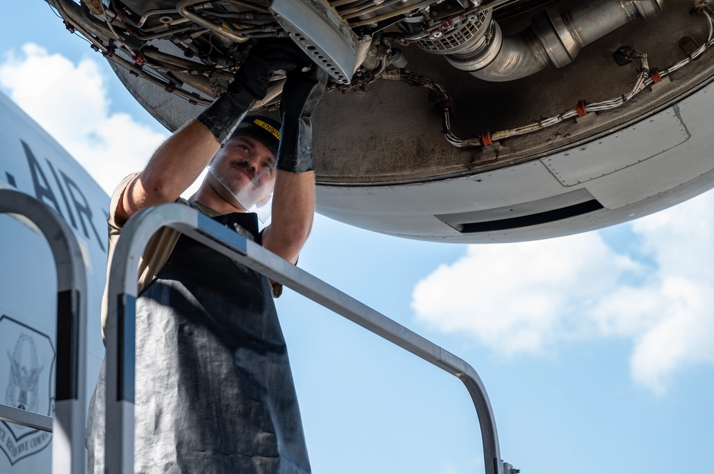 IDG maintenance on a C-17