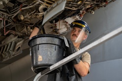 IDG maintenance on a C-17 [Image 2 of 3]