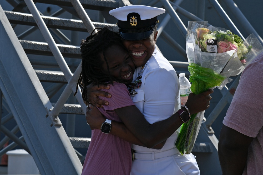USS The Sullivans returns home from Deployment