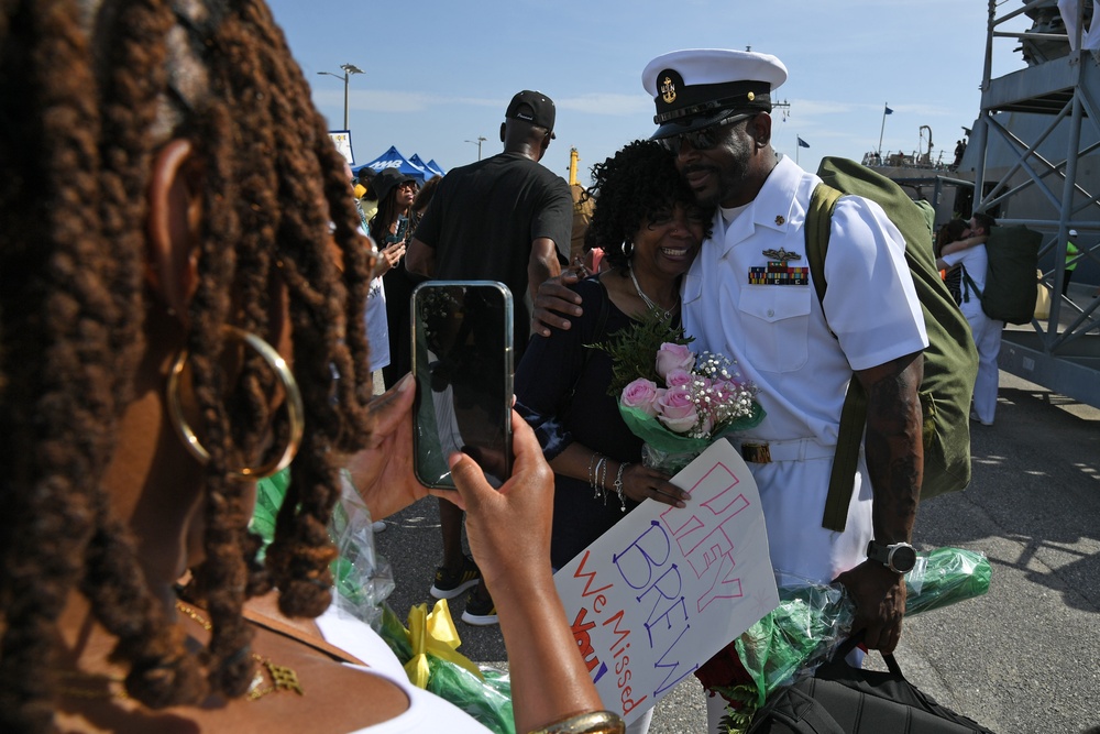 USS The Sullivans returns home from Deployment