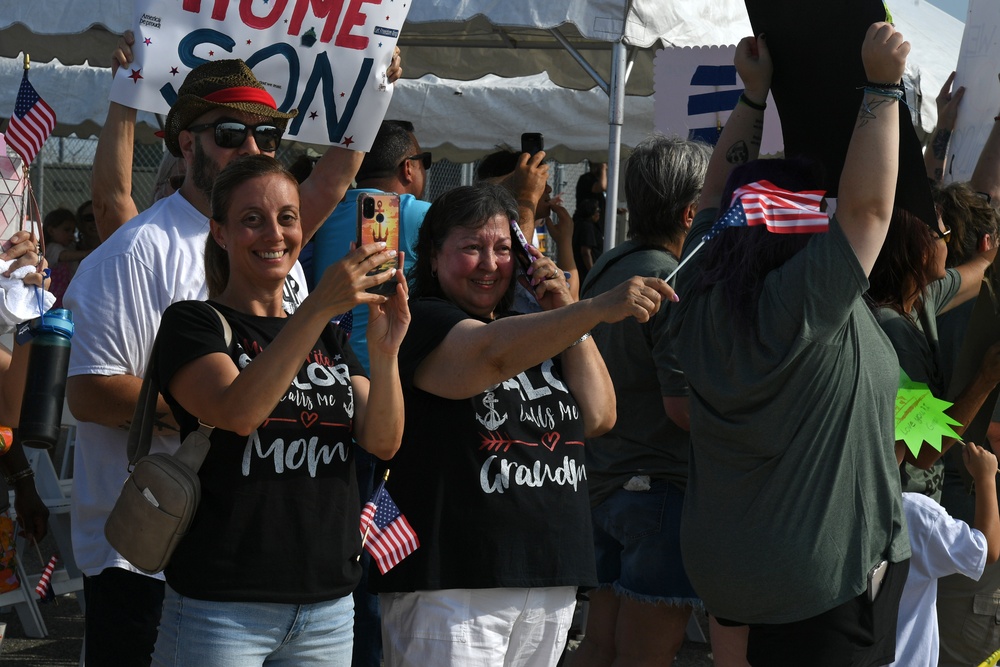 USS The Sullivans return from Deployment