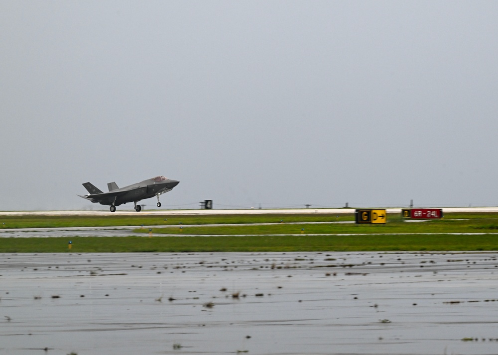 354 AEW F-35As arrive for REFORPAC