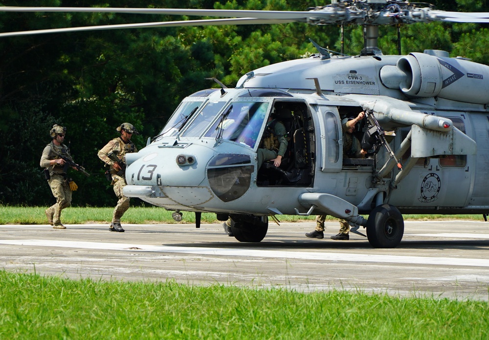 HSC-7 aircrew conduct training onboard Naval Weapons Station Yorktown