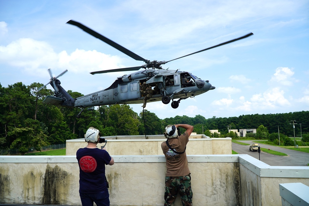 HSC-7 aircrew conduct training onboard Naval Weapons Station Yorktown