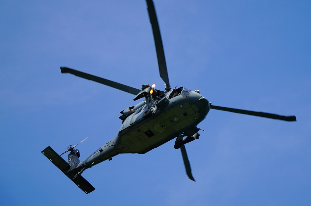 HSC-7 aircrew fire blank rounds from MH-60S during training onboard Naval Weapons Station Yorktown