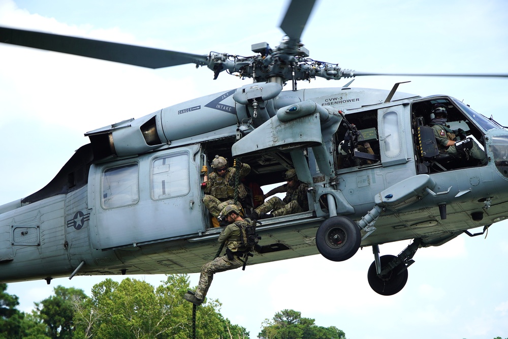 HSC-7 aircrew conduct training onboard Naval Weapons Station Yorktown