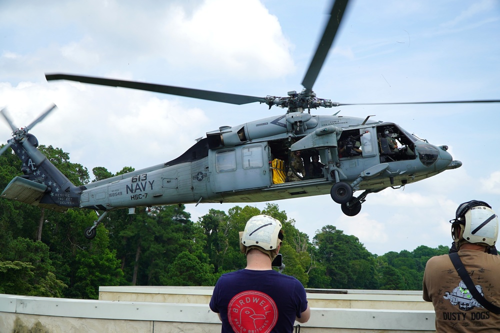 HSC-7 aircrew conduct training onboard Naval Weapons Station Yorktown
