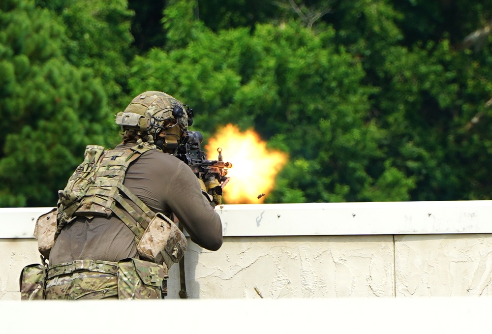 HSC-7 aircrew conduct blank fire training onboard Naval Weapons Station Yorktown