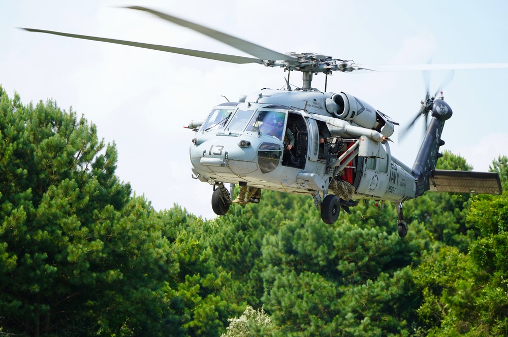 HSC-7 aircrew conduct training onboard Naval Weapons Station Yorktown