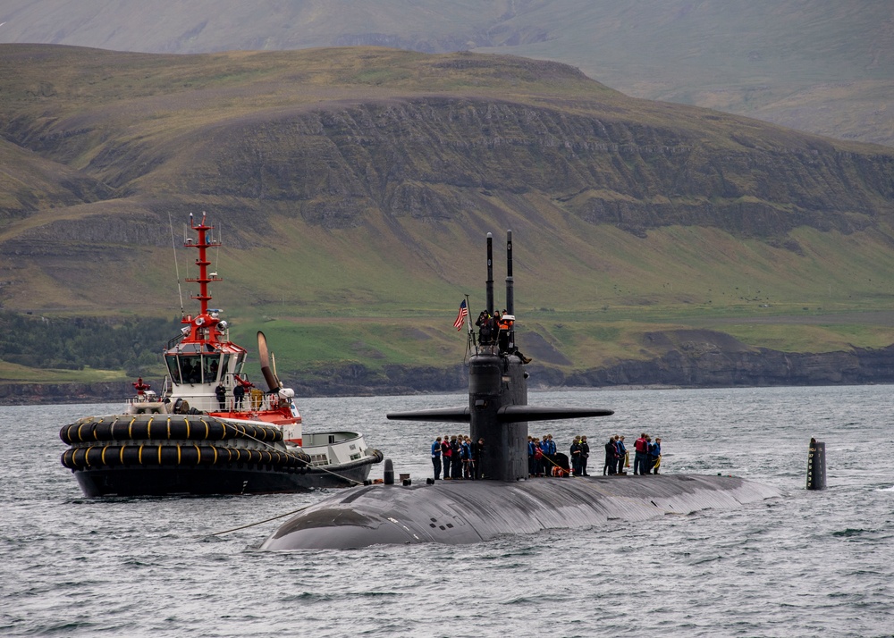 USS Newport News (SSN 750) Pulls in to Iceland
