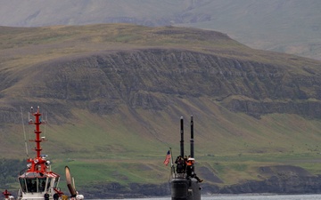USS Newport News (SSN 750) Pulls in to Iceland