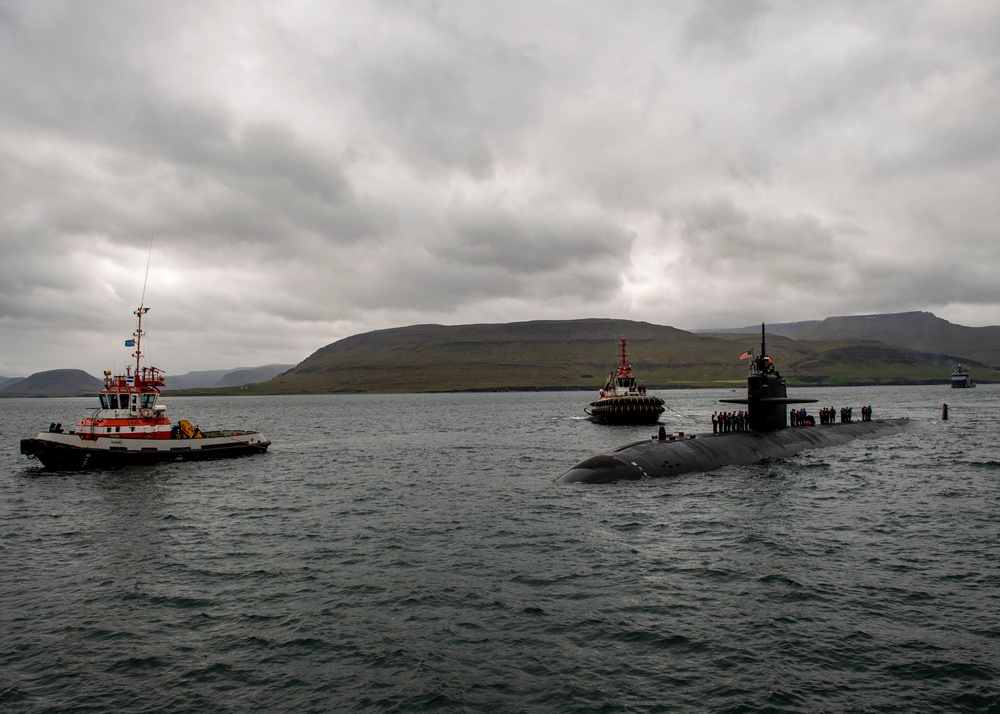 USS Newport News (SSN 750) Pulls in to Iceland