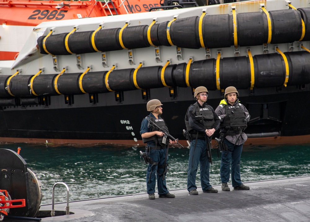 USS Newport News (SSN 750) Pulls in to Iceland