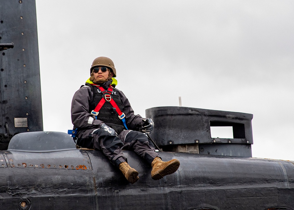 USS Newport News (SSN 750) Pulls in to Iceland