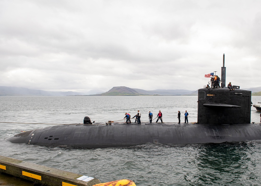 USS Newport News (SSN 750) Pulls in to Iceland