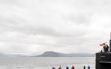 USS Newport News (SSN 750) Pulls in to Iceland